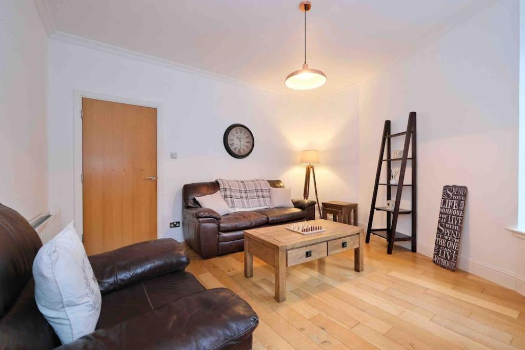Modern & Spacious Apartment In City Centre Aberdeen Kültér fotó