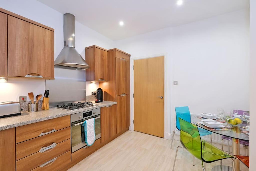 Modern & Spacious Apartment In City Centre Aberdeen Kültér fotó