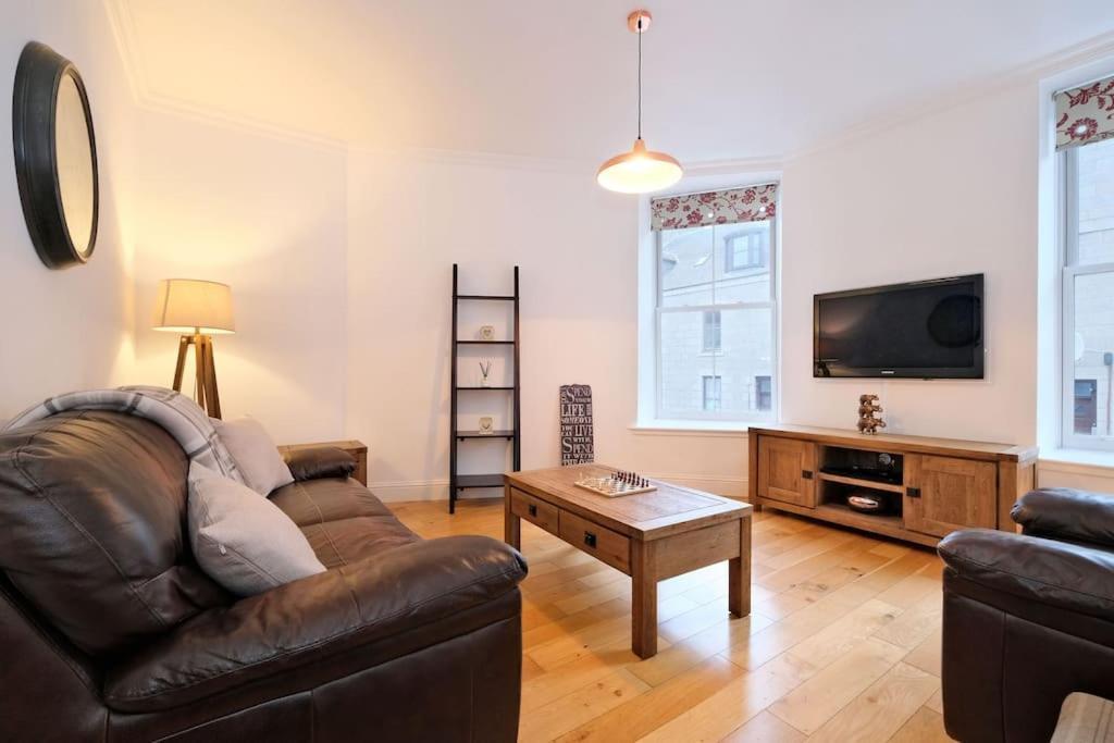 Modern & Spacious Apartment In City Centre Aberdeen Kültér fotó