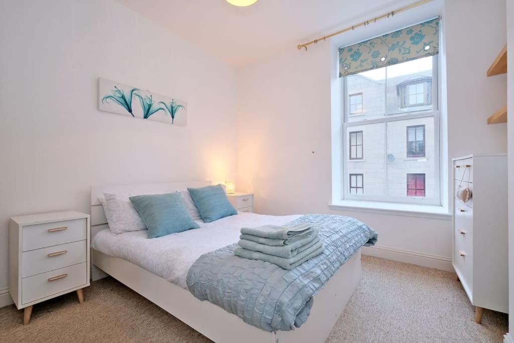 Modern & Spacious Apartment In City Centre Aberdeen Kültér fotó
