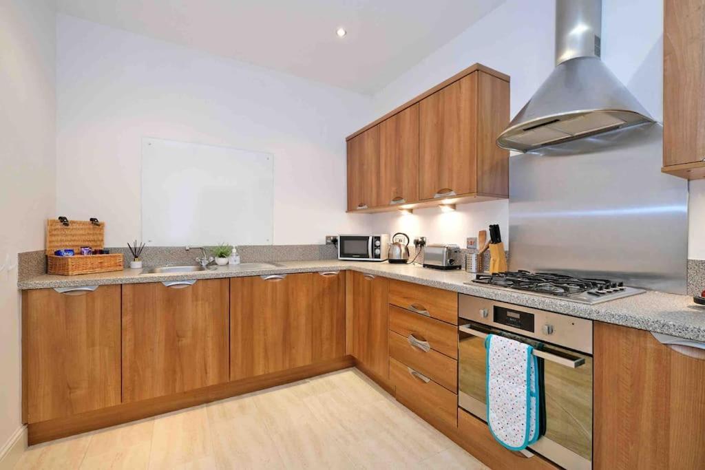 Modern & Spacious Apartment In City Centre Aberdeen Kültér fotó